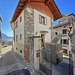 Bbkey La Cjase Sot La Strete Nyaraló *