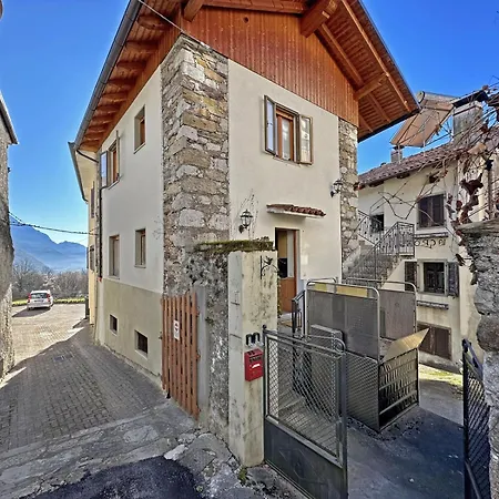 Bbkey La Cjase Sot La Strete Holiday home *