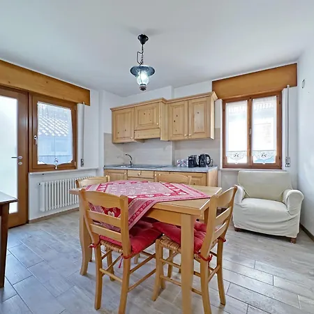 Holiday home Bbkey La Cjase Sot La Strete *