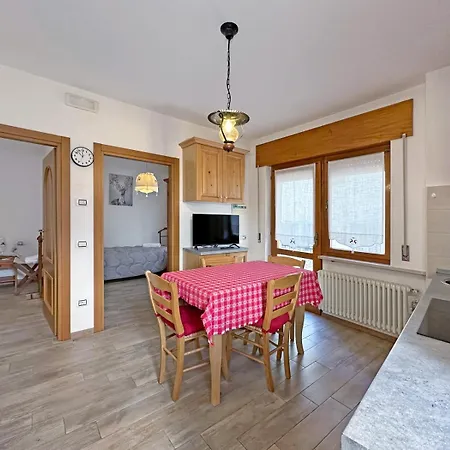 Holiday home Bbkey La Cjase Sot La Strete