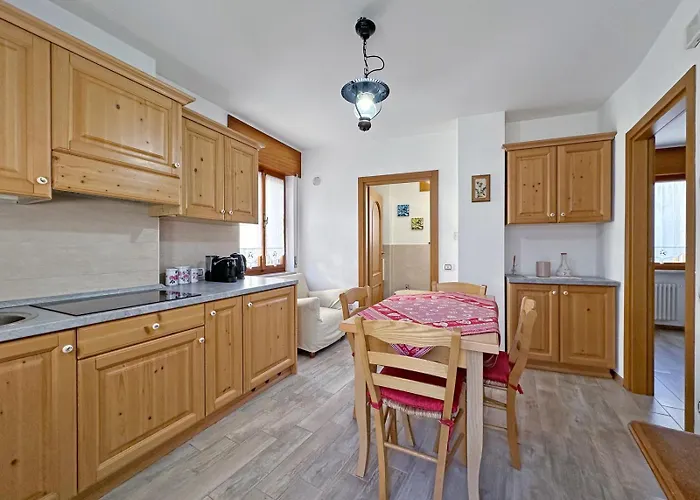 Holiday home Bbkey La Cjase Sot La Strete