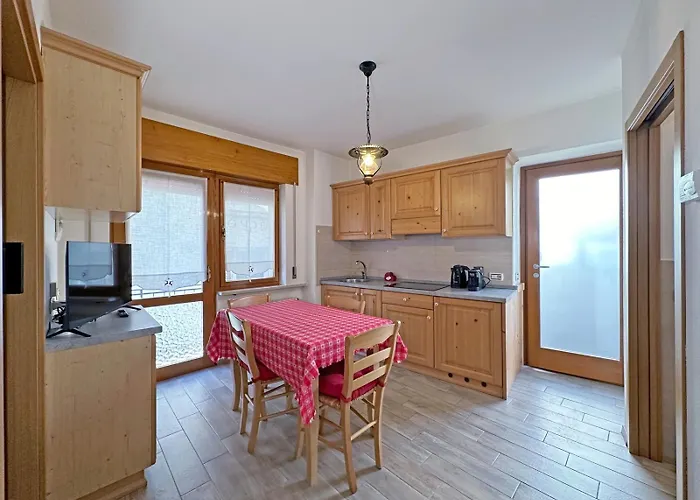 Bbkey La Cjase Sot La Strete *