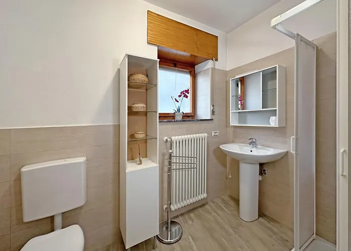 Bbkey La Cjase Sot La Strete Nyaraló *