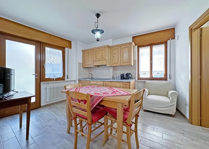 Holiday home Bbkey La Cjase Sot La Strete *